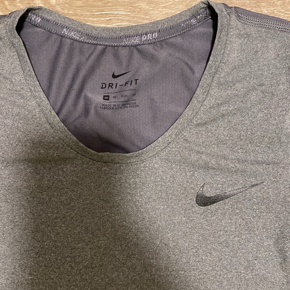 Nike Dri-Fit workout top - XS - Picture 2 of 5